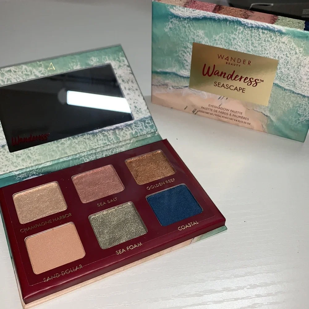 New, never been used. Wander Wanderess seascape eyeshadow palette 🎨